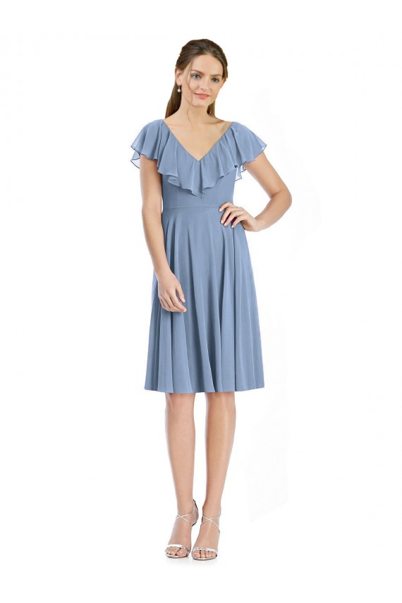 Staubiges Blau A-Linien V-Ausschnitt Knielang Cocktail Chiffon Kurze Brautjungfernkleider Fabrik